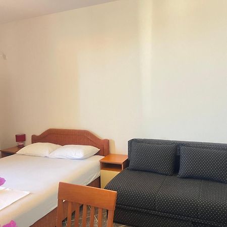 Apartments Radosevic Улцинь Экстерьер фото