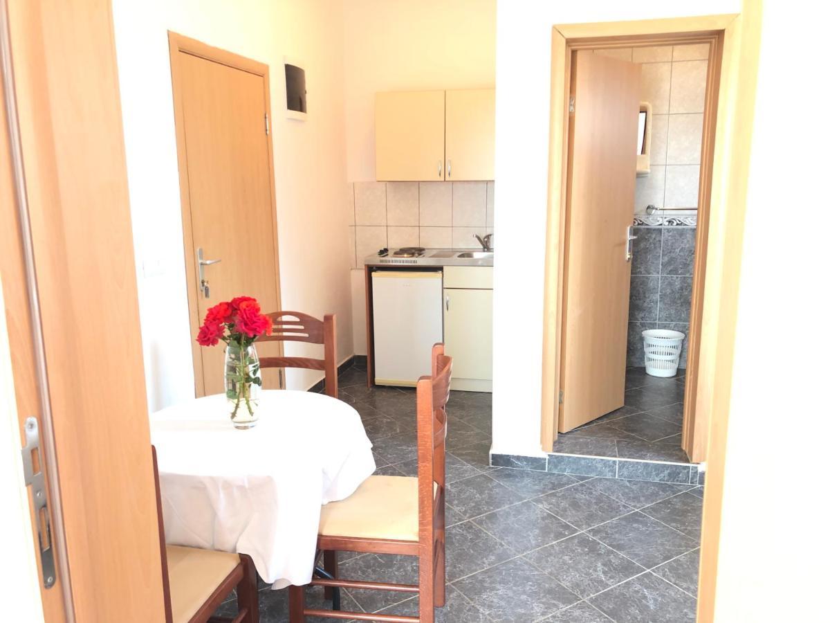 Apartments Radosevic Улцинь Экстерьер фото