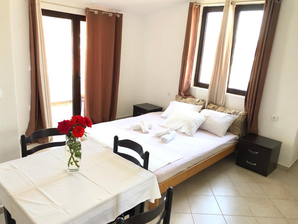 Apartments Radosevic Улцинь Экстерьер фото
