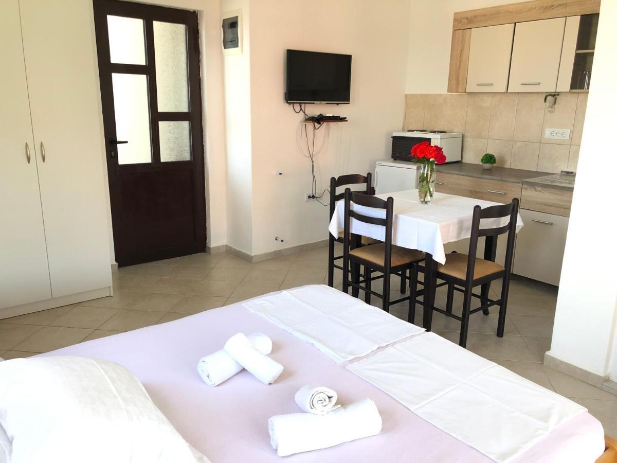 Apartments Radosevic Улцинь Экстерьер фото