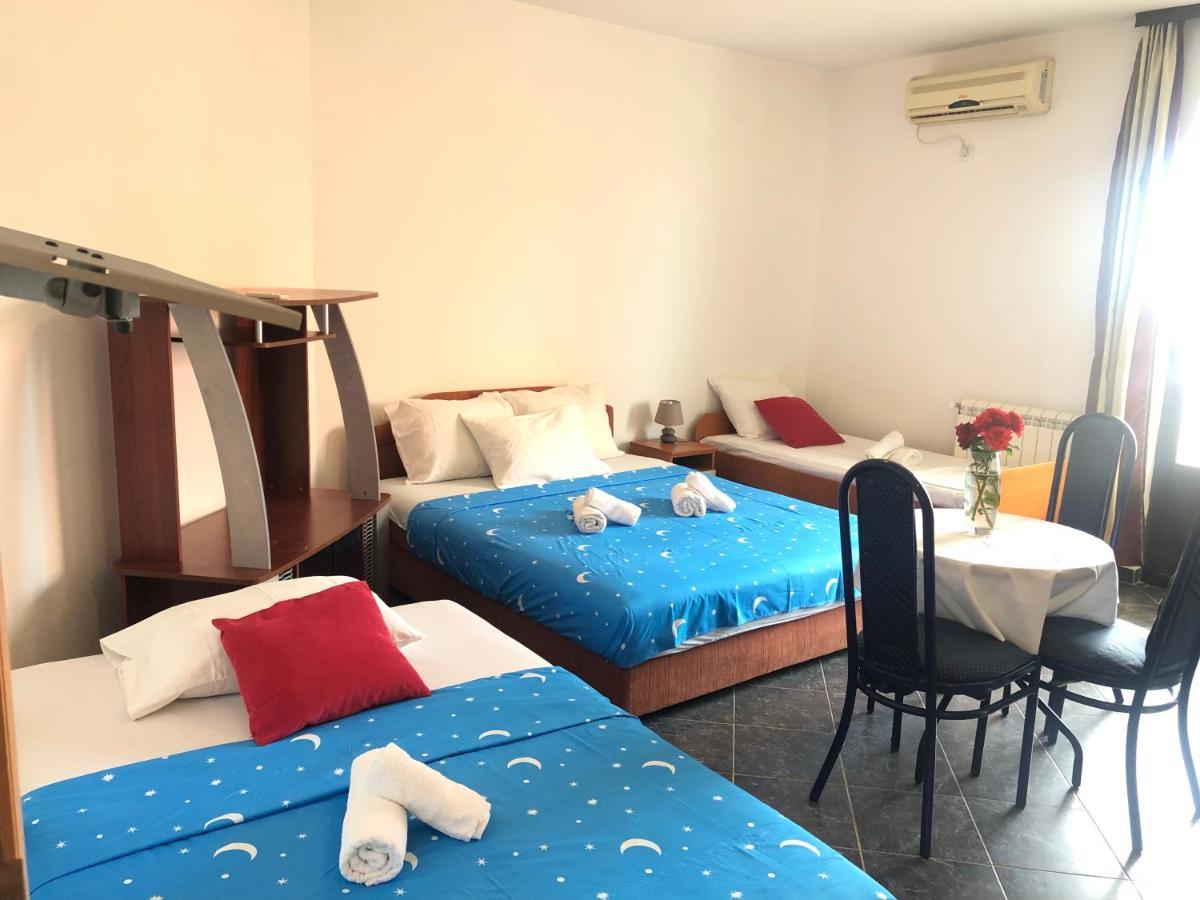 Apartments Radosevic Улцинь Экстерьер фото