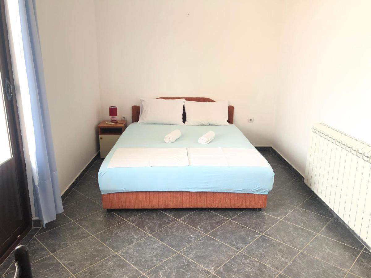 Apartments Radosevic Улцинь Экстерьер фото