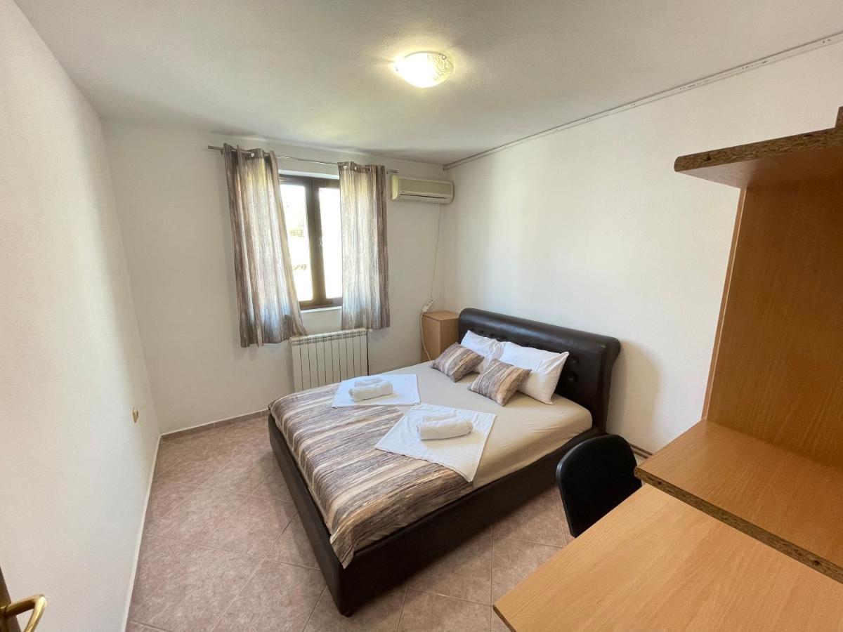 Apartments Radosevic Улцинь Экстерьер фото