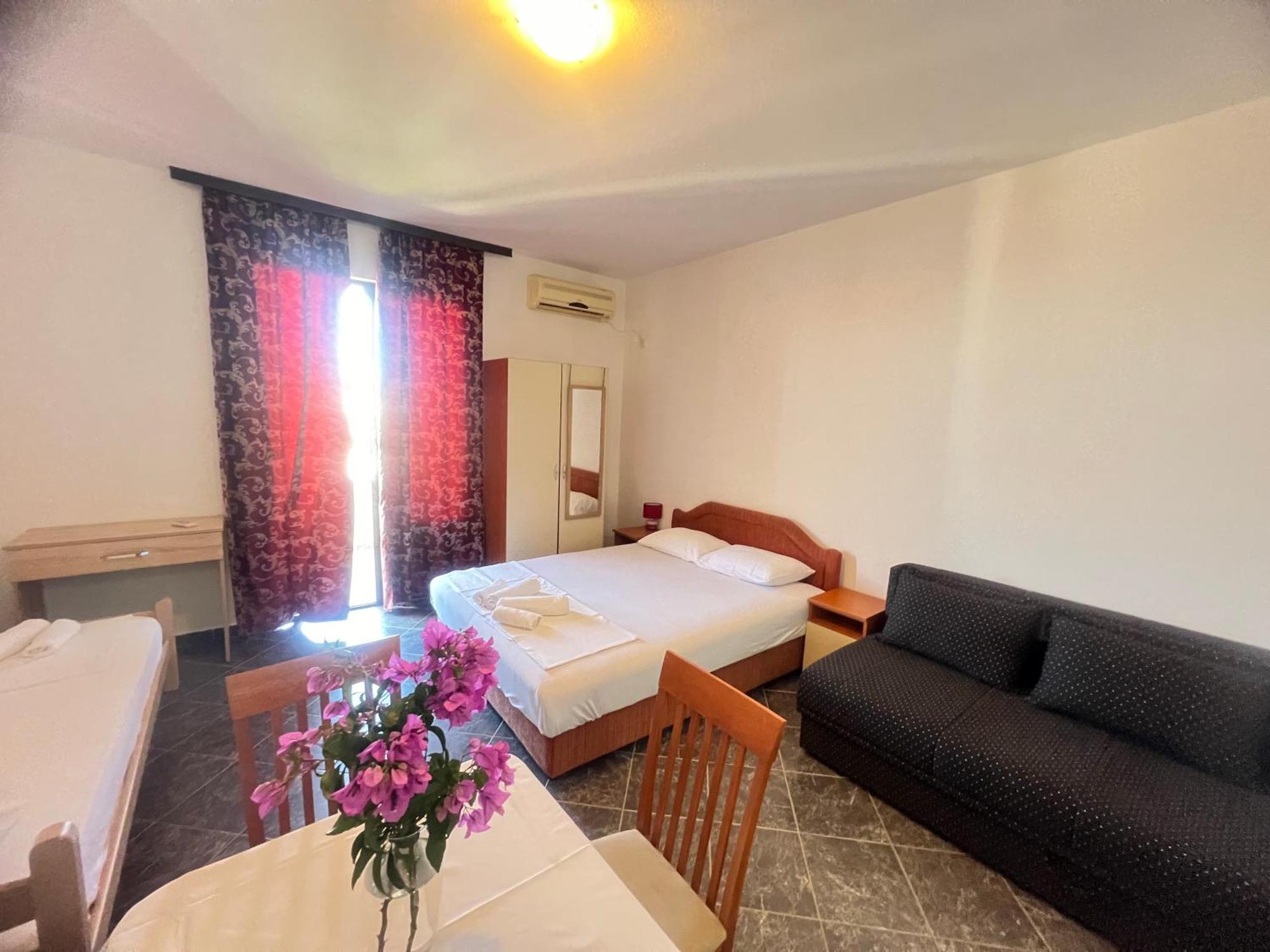 Apartments Radosevic Улцинь Экстерьер фото