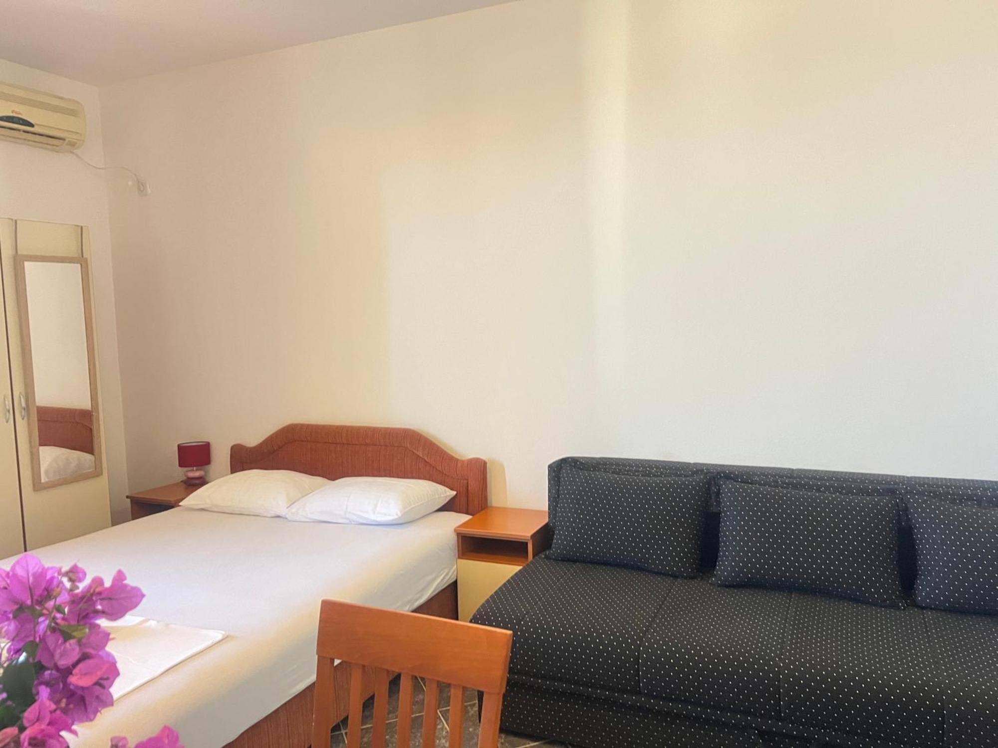 Apartments Radosevic Улцинь Экстерьер фото