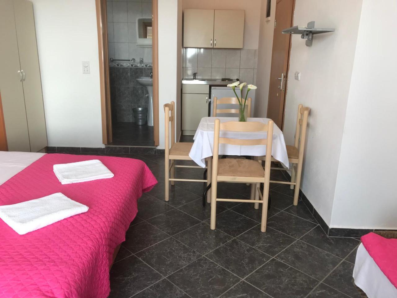 Apartments Radosevic Улцинь Экстерьер фото